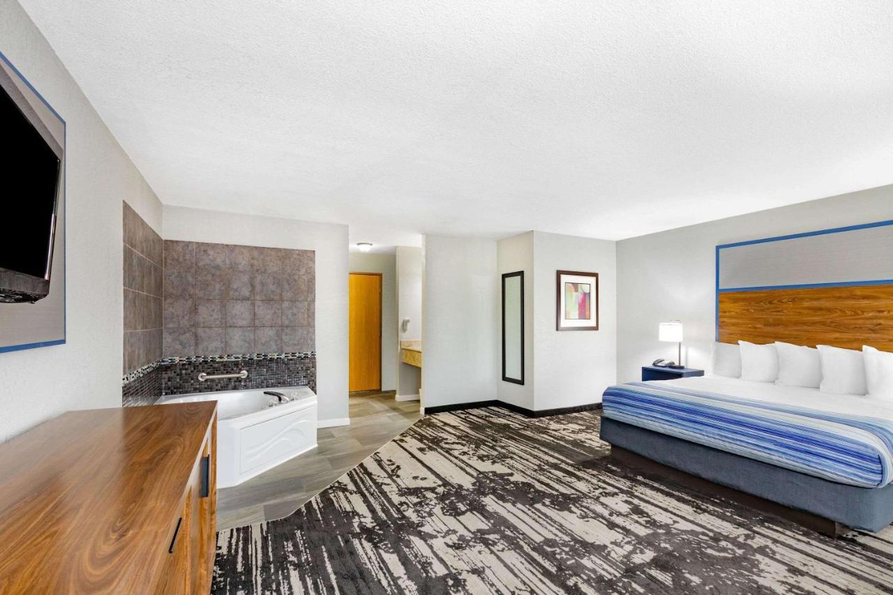 Americinn By Wyndham Pella Eksteriør billede