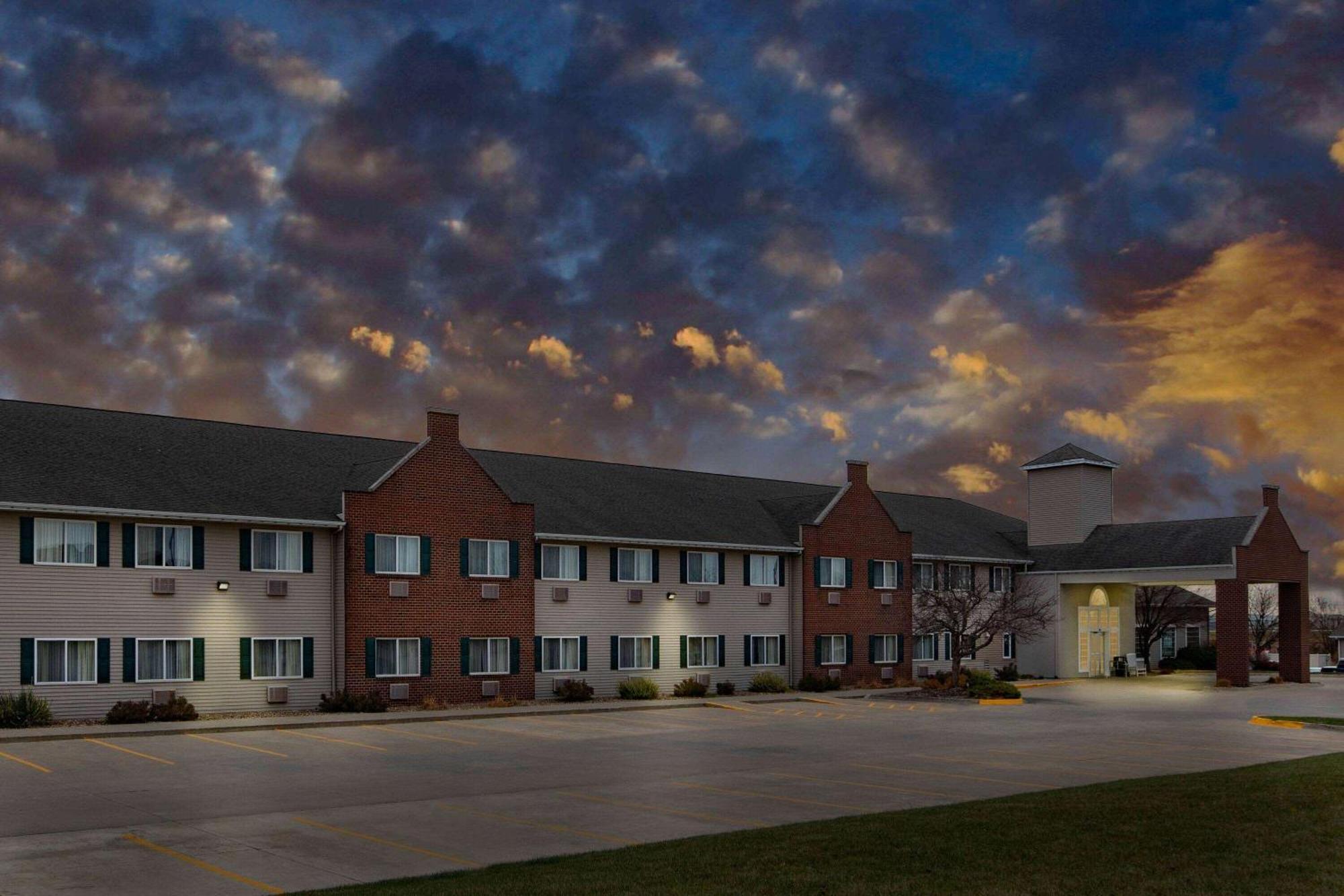 Americinn By Wyndham Pella Eksteriør billede