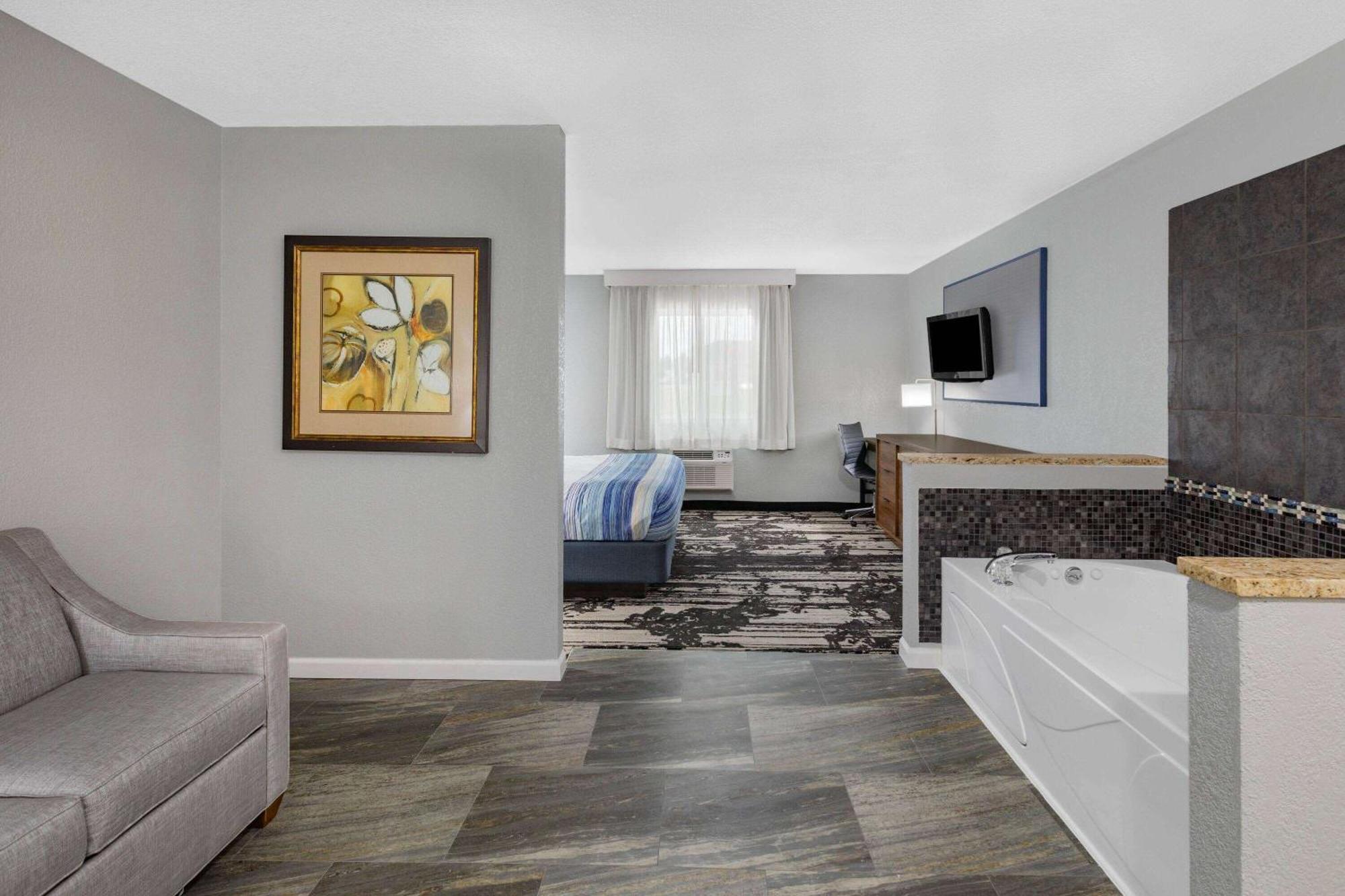Americinn By Wyndham Pella Eksteriør billede